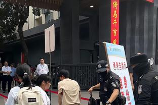 米体：拉齐奥极端球迷在慕尼黑啤酒馆聚会，1人行法西斯礼被捕